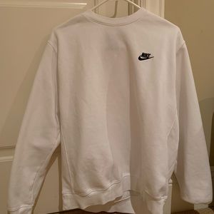 WHITE NIKE SWEATSHIRT